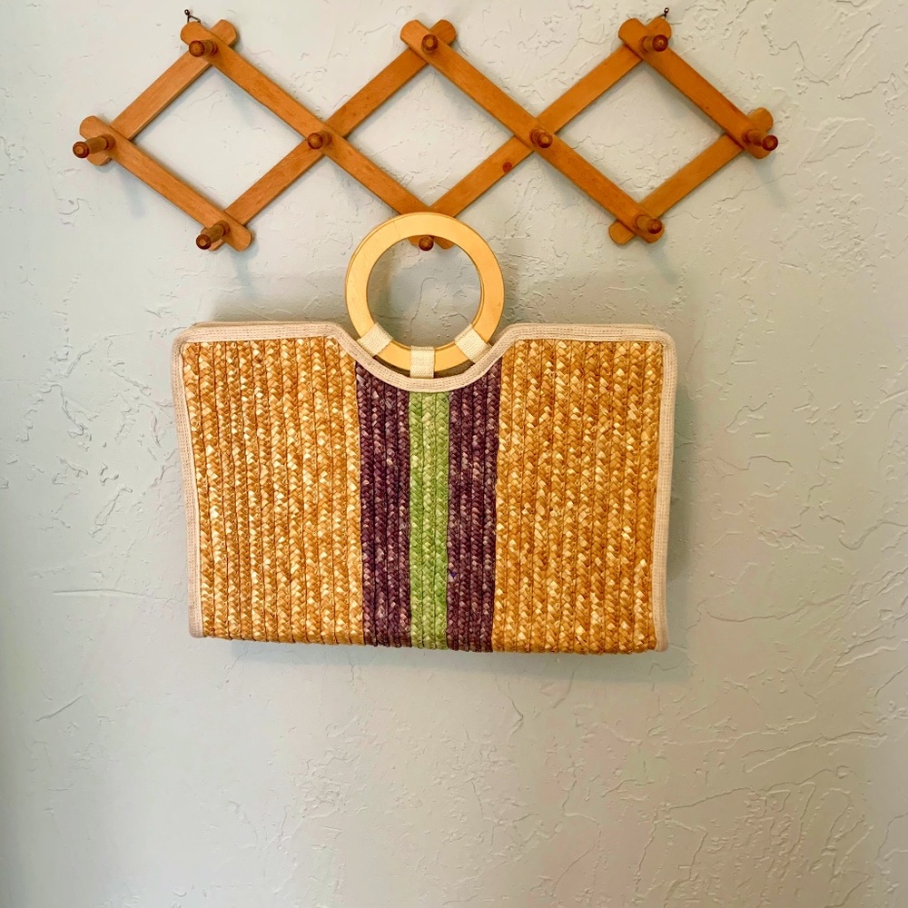 1970s straw market/tote bag with wood handles